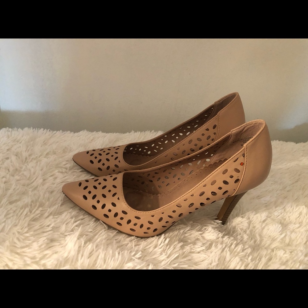 Nude Pumps